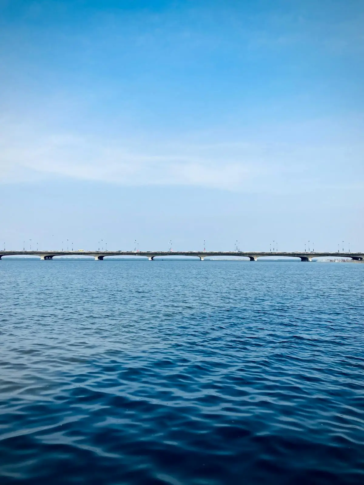 Pont d’Eko enjambant la lagune de Lagos, destination d’un vol en jet privé depuis Abidjan